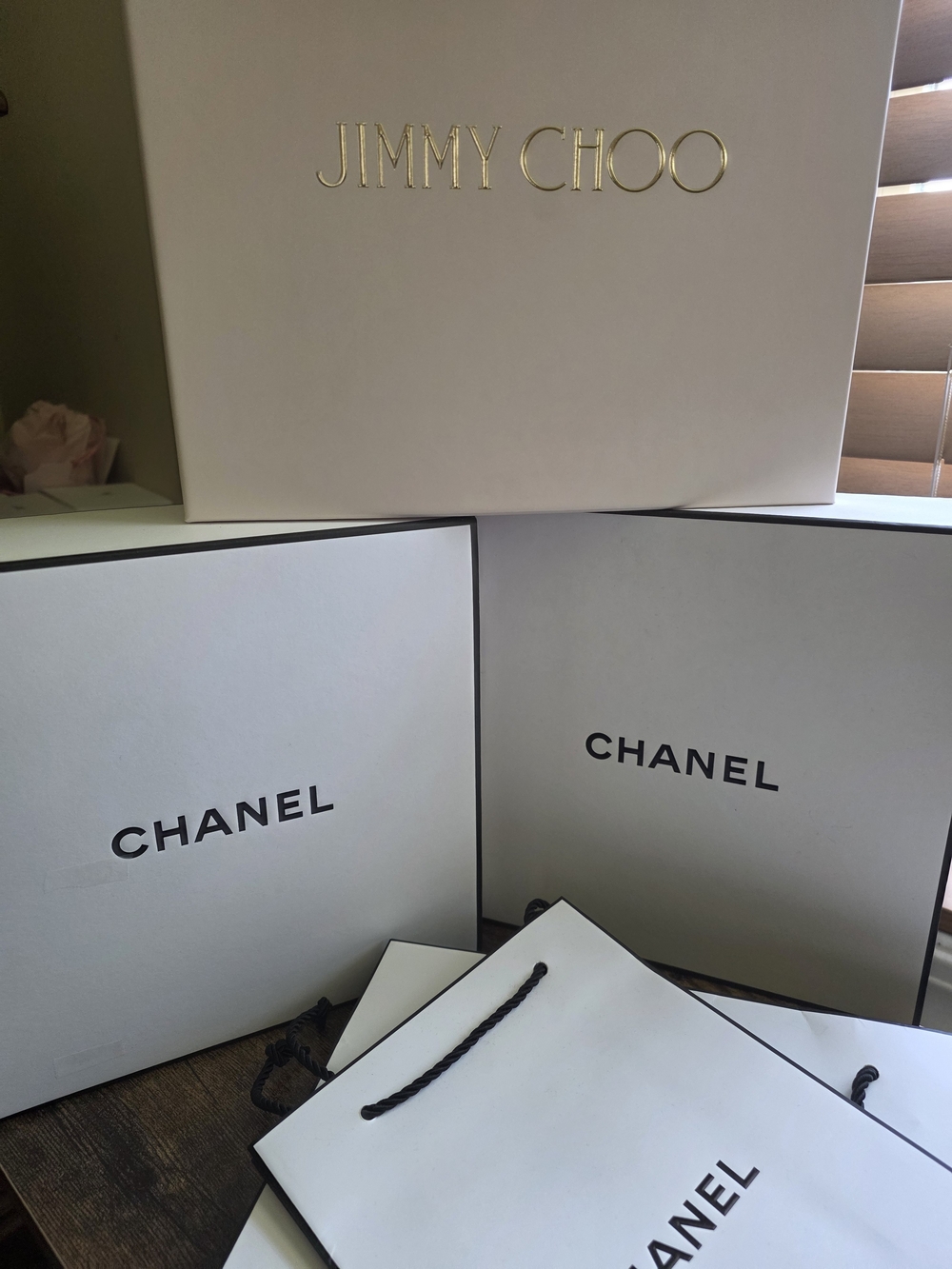 CHANEL White and Black Branded Shopping Bags and Boxes - Picture 2 of 6